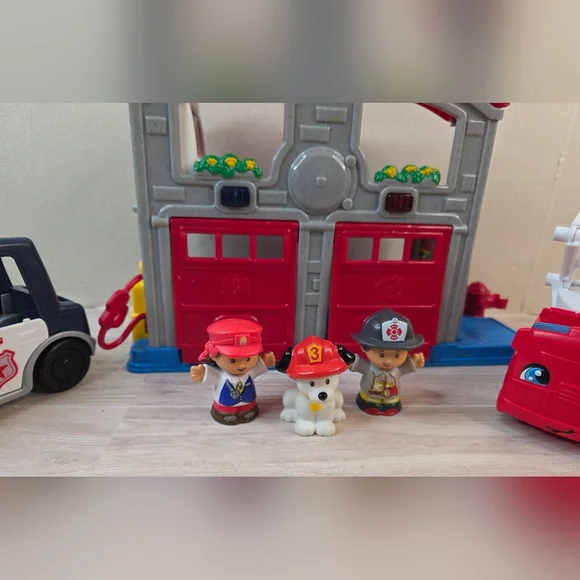 Vintage Fisher Price Fire/police Station - Picture 2 of 3